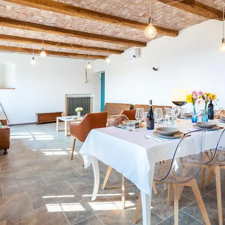 Casa Leonarda 8, Emma Villa