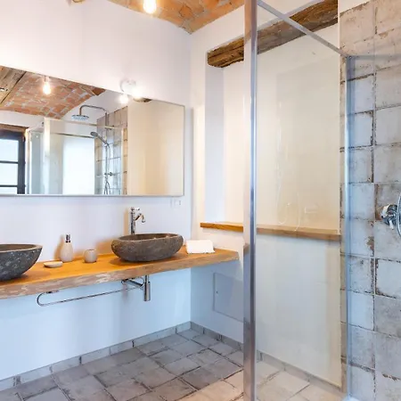 Casa Leonarda 8, Emma *