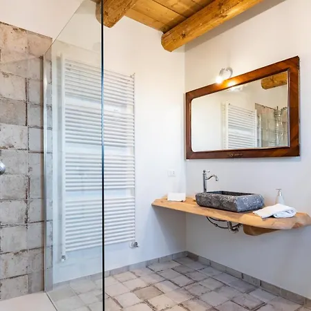 Casa Leonarda 8, Emma * Belveglio