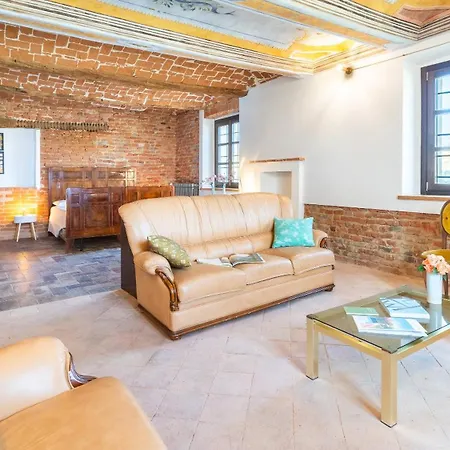 Casa Leonarda 8, Emma Villa