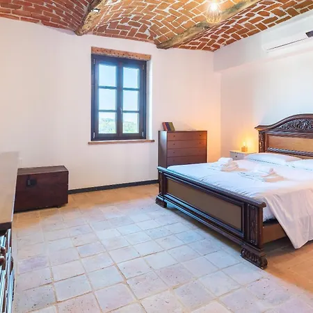 Villa Casa Leonarda 8, Emma