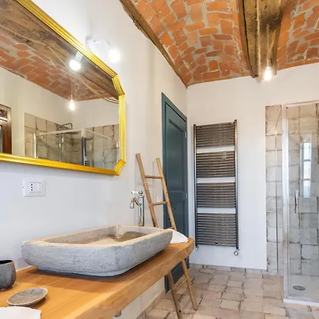 Casa Leonarda 8, Emma