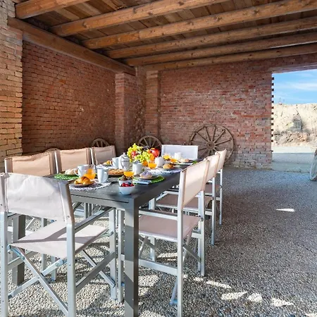 Casa Leonarda 8, Emma Villa *