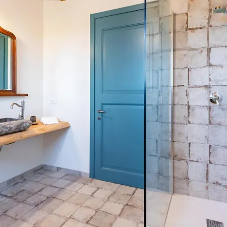 Casa Leonarda 8, Emma Villa *