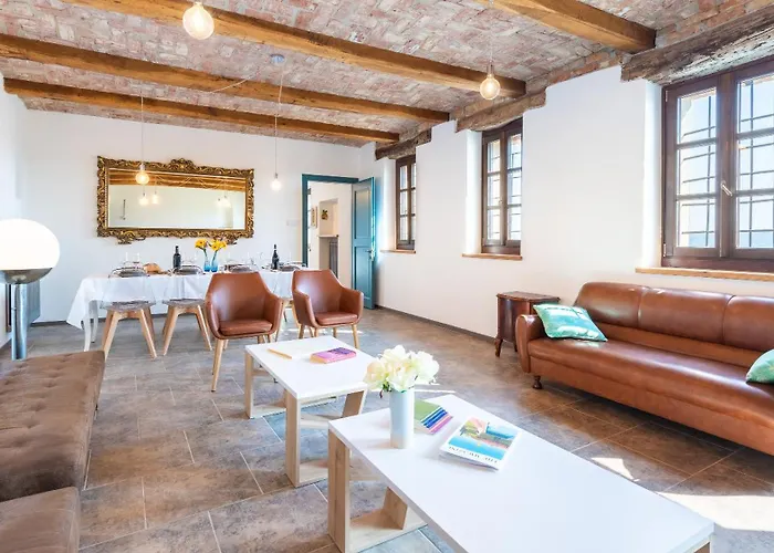 Casa Leonarda 8, Emma