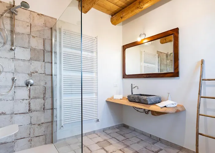 Casa Leonarda 8, Emma * Belveglio