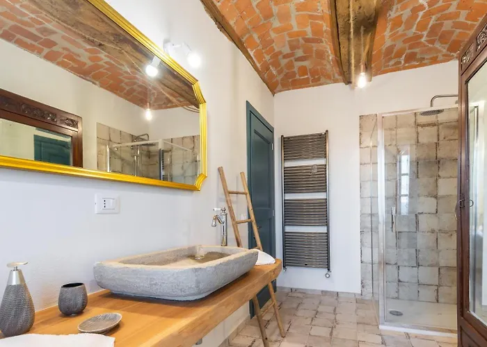 Casa Leonarda 8, Emma