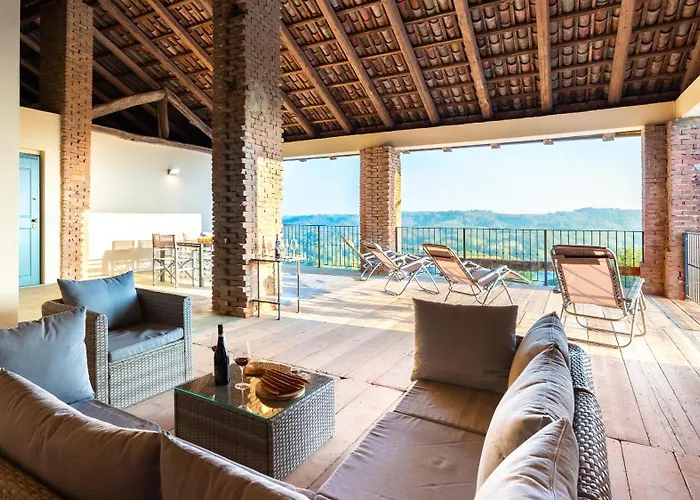 Casa Leonarda 8, Emma Belveglio